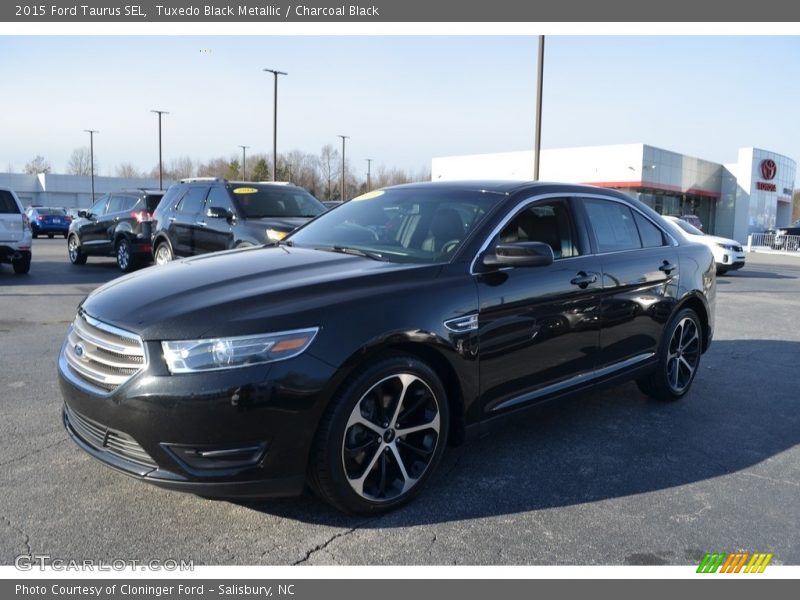 Tuxedo Black Metallic / Charcoal Black 2015 Ford Taurus SEL