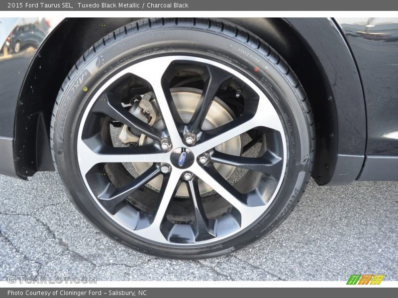 Tuxedo Black Metallic / Charcoal Black 2015 Ford Taurus SEL
