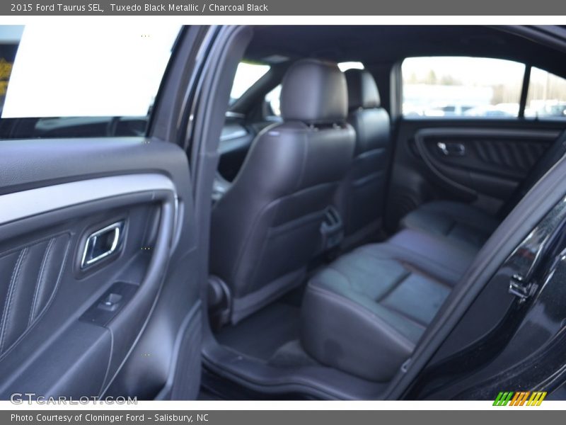 Tuxedo Black Metallic / Charcoal Black 2015 Ford Taurus SEL
