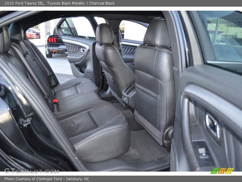 Tuxedo Black Metallic / Charcoal Black 2015 Ford Taurus SEL