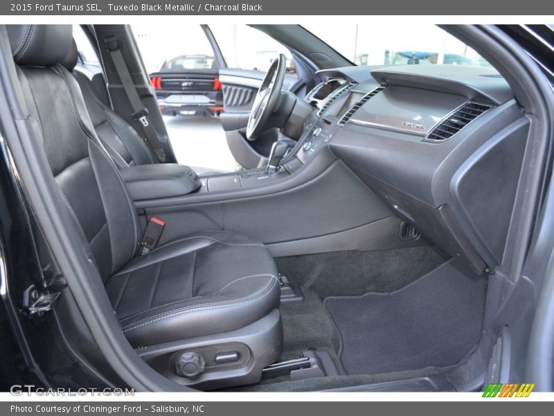 Tuxedo Black Metallic / Charcoal Black 2015 Ford Taurus SEL