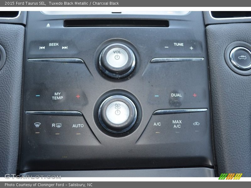 Tuxedo Black Metallic / Charcoal Black 2015 Ford Taurus SEL