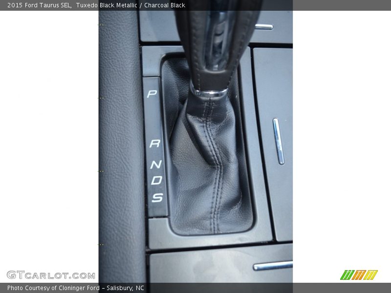 Tuxedo Black Metallic / Charcoal Black 2015 Ford Taurus SEL