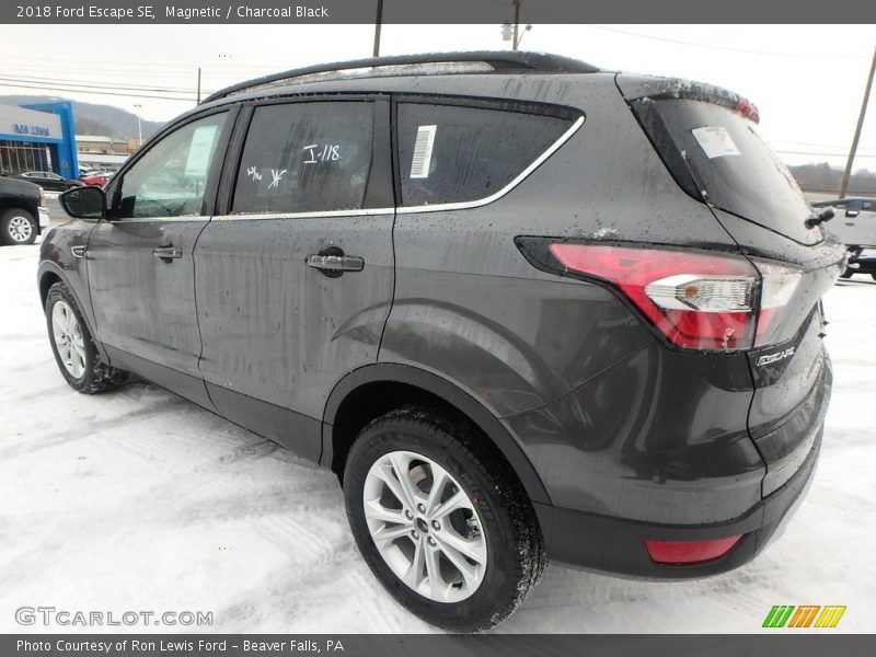 Magnetic / Charcoal Black 2018 Ford Escape SE