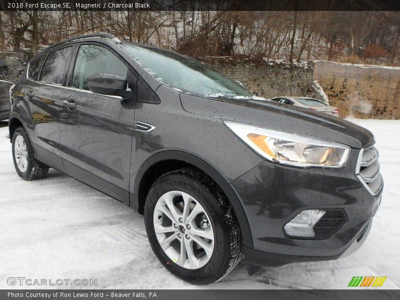 Magnetic / Charcoal Black 2018 Ford Escape SE
