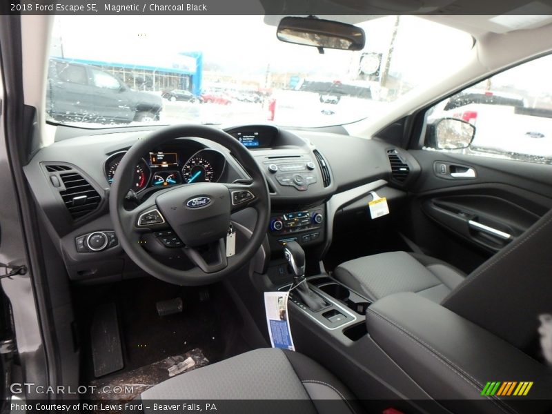 Magnetic / Charcoal Black 2018 Ford Escape SE