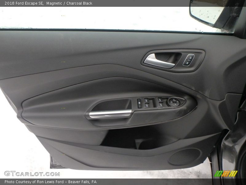 Magnetic / Charcoal Black 2018 Ford Escape SE