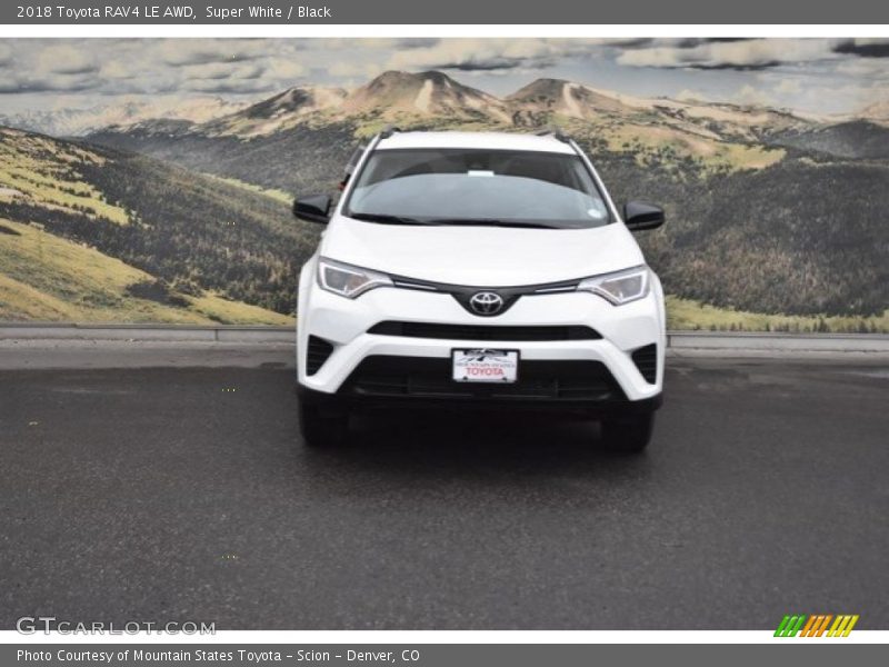 Super White / Black 2018 Toyota RAV4 LE AWD