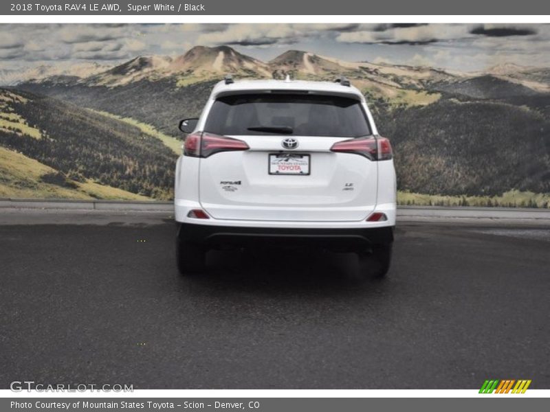 Super White / Black 2018 Toyota RAV4 LE AWD