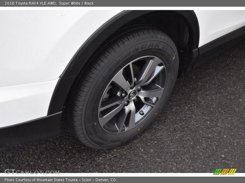 Super White / Black 2018 Toyota RAV4 XLE AWD