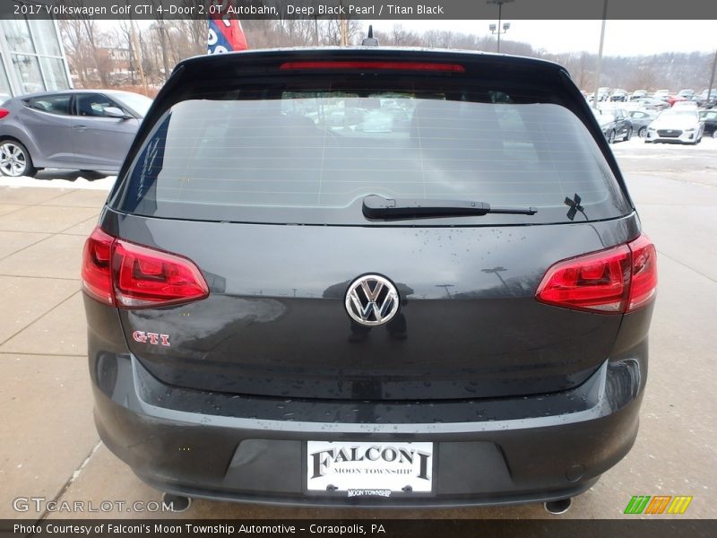 Deep Black Pearl / Titan Black 2017 Volkswagen Golf GTI 4-Door 2.0T Autobahn
