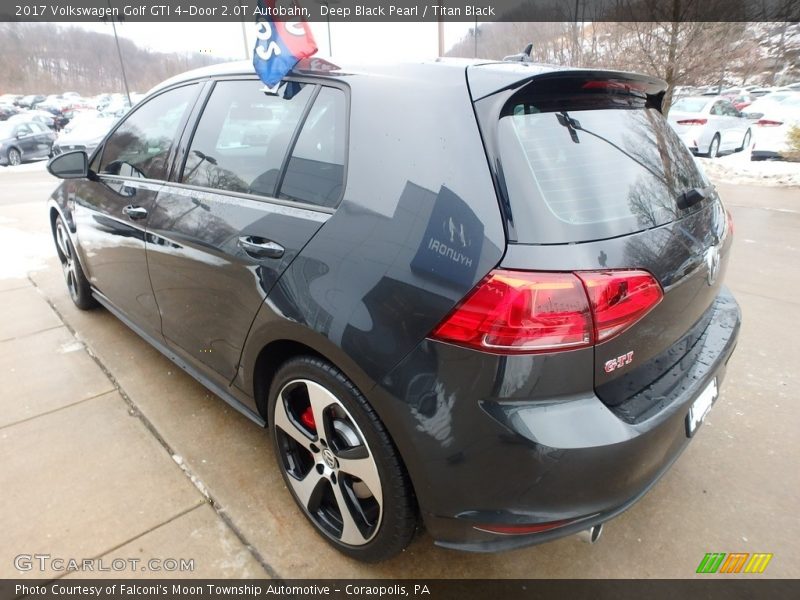 Deep Black Pearl / Titan Black 2017 Volkswagen Golf GTI 4-Door 2.0T Autobahn