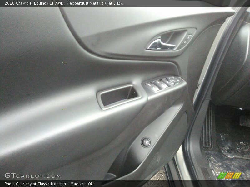 Pepperdust Metallic / Jet Black 2018 Chevrolet Equinox LT AWD