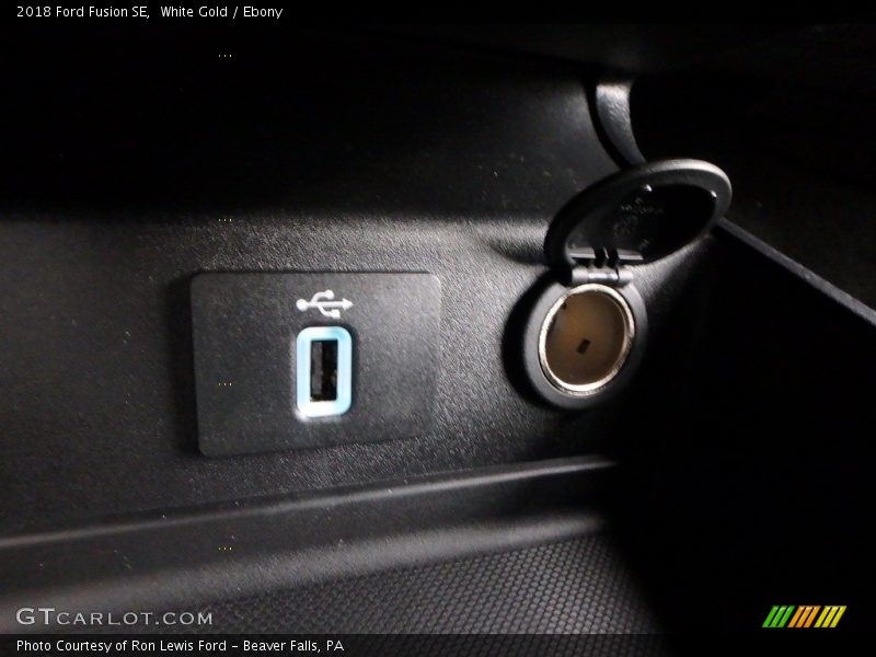 White Gold / Ebony 2018 Ford Fusion SE