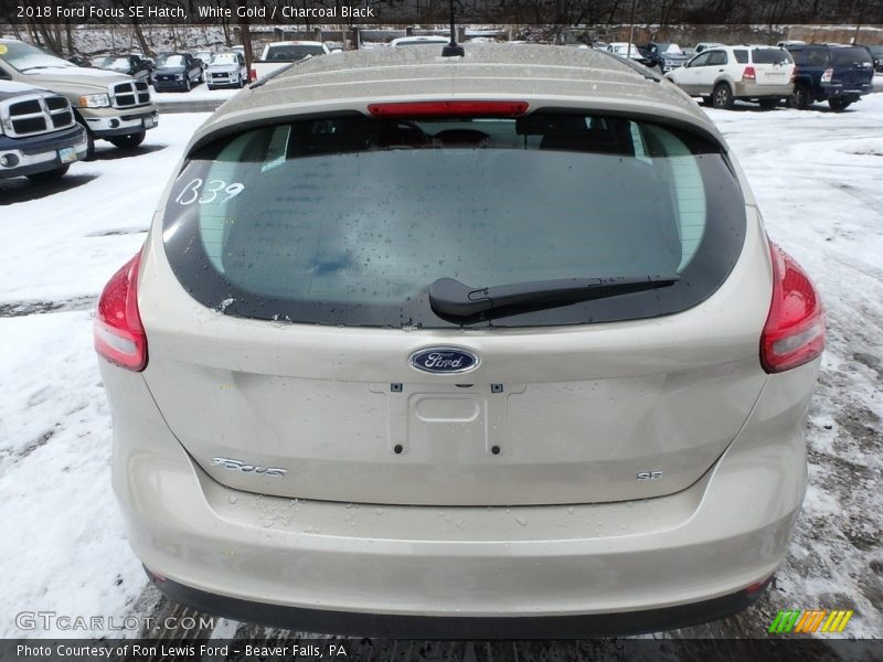 White Gold / Charcoal Black 2018 Ford Focus SE Hatch