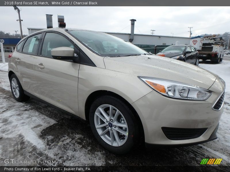 White Gold / Charcoal Black 2018 Ford Focus SE Hatch