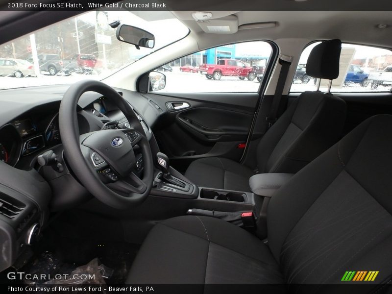 White Gold / Charcoal Black 2018 Ford Focus SE Hatch