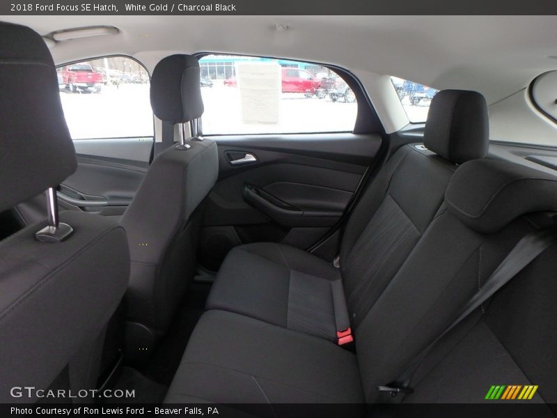 White Gold / Charcoal Black 2018 Ford Focus SE Hatch