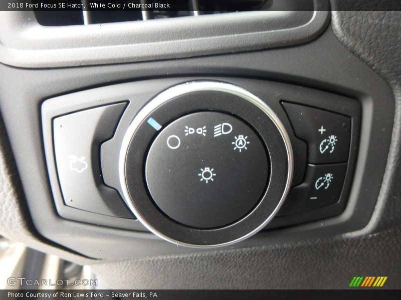 White Gold / Charcoal Black 2018 Ford Focus SE Hatch