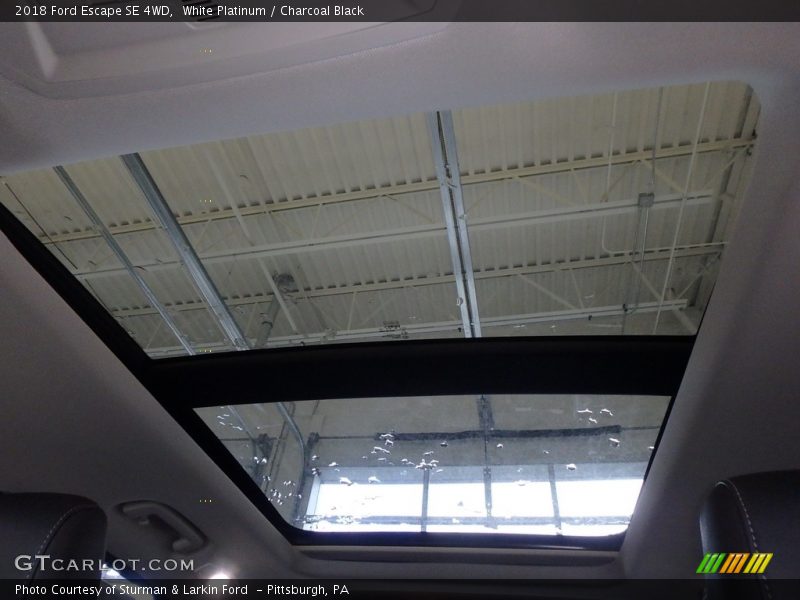 White Platinum / Charcoal Black 2018 Ford Escape SE 4WD