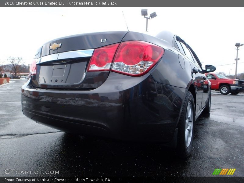 Tungsten Metallic / Jet Black 2016 Chevrolet Cruze Limited LT