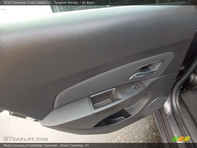 Tungsten Metallic / Jet Black 2016 Chevrolet Cruze Limited LT
