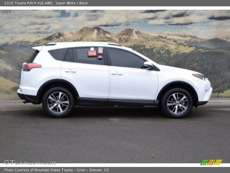 Super White / Black 2016 Toyota RAV4 XLE AWD