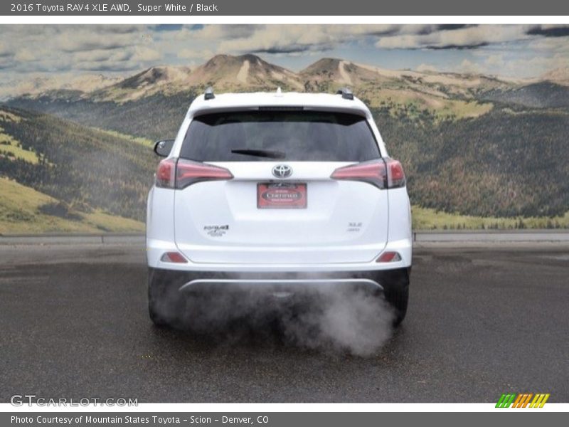 Super White / Black 2016 Toyota RAV4 XLE AWD