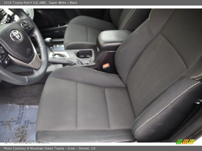 Super White / Black 2016 Toyota RAV4 XLE AWD