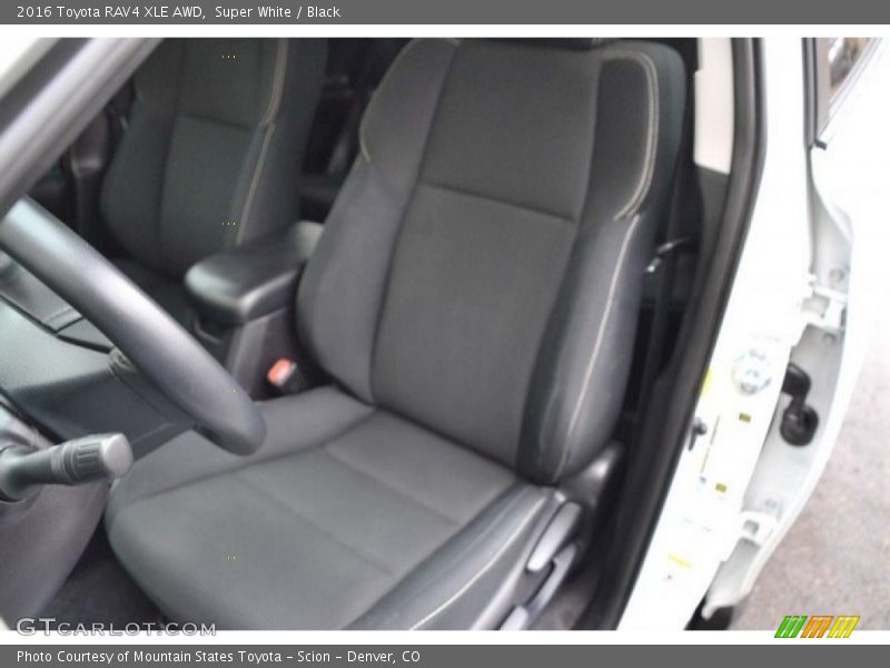 Super White / Black 2016 Toyota RAV4 XLE AWD