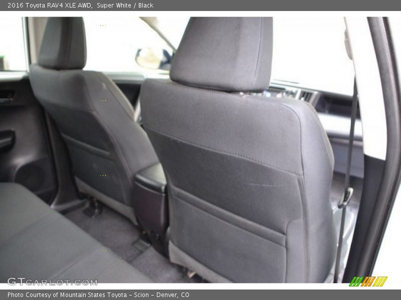 Super White / Black 2016 Toyota RAV4 XLE AWD