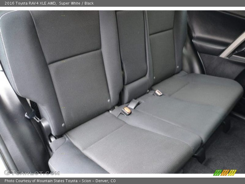 Super White / Black 2016 Toyota RAV4 XLE AWD