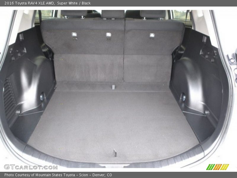 Super White / Black 2016 Toyota RAV4 XLE AWD