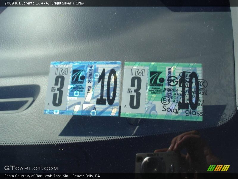 Bright Silver / Gray 2009 Kia Sorento LX 4x4