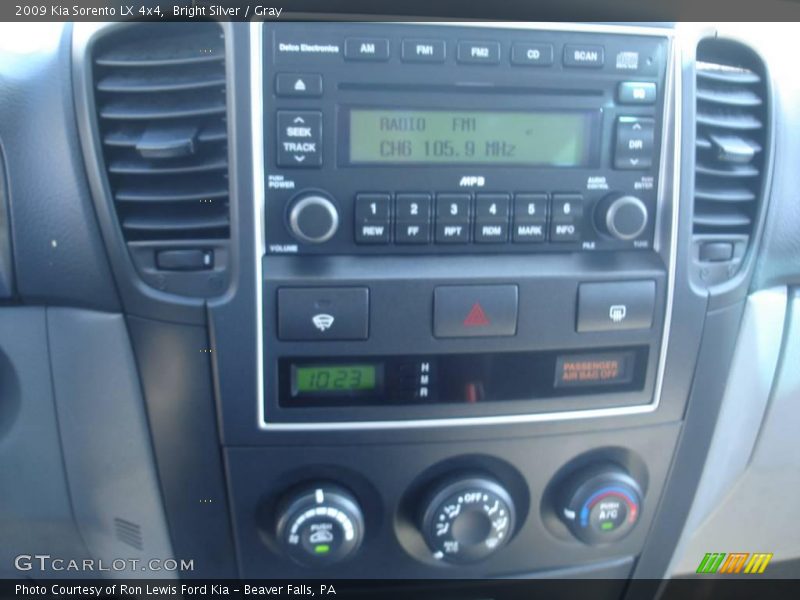 Bright Silver / Gray 2009 Kia Sorento LX 4x4
