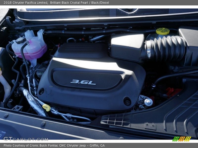 Brilliant Black Crystal Pearl / Black/Diesel 2018 Chrysler Pacifica Limited