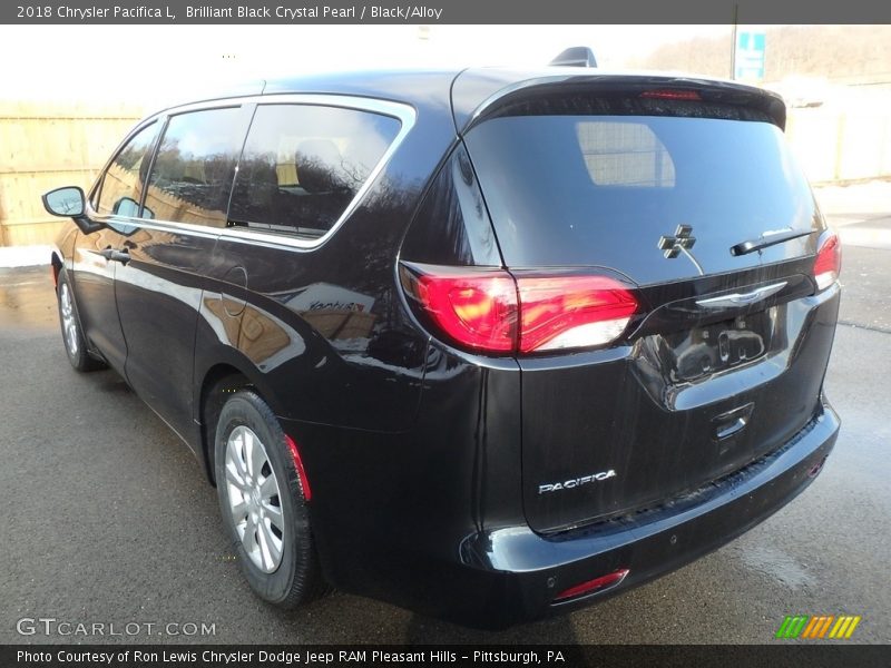Brilliant Black Crystal Pearl / Black/Alloy 2018 Chrysler Pacifica L