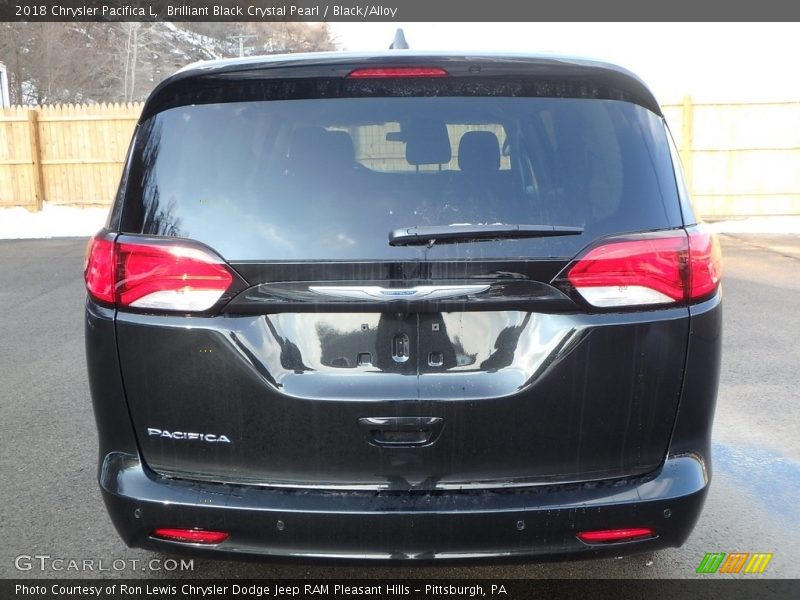 Brilliant Black Crystal Pearl / Black/Alloy 2018 Chrysler Pacifica L