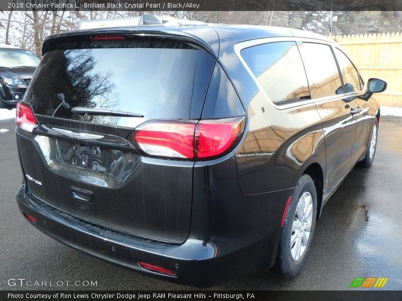 Brilliant Black Crystal Pearl / Black/Alloy 2018 Chrysler Pacifica L