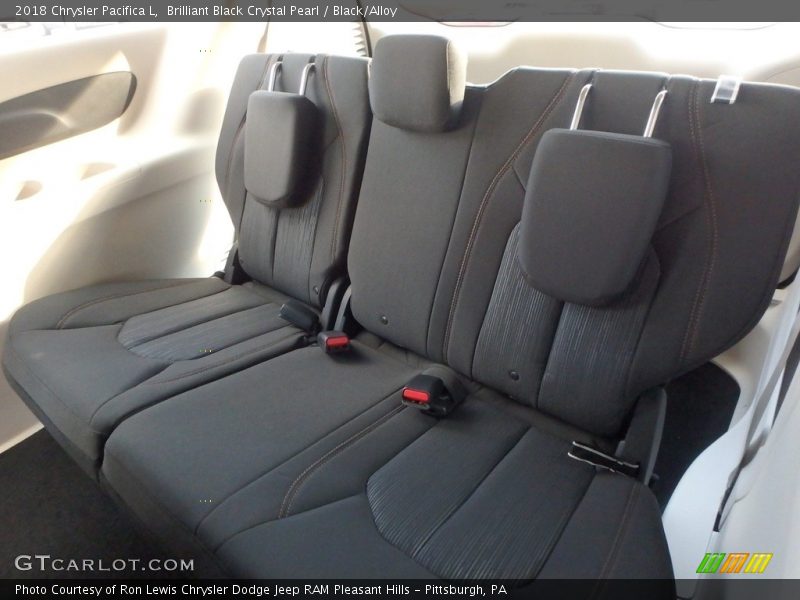 Brilliant Black Crystal Pearl / Black/Alloy 2018 Chrysler Pacifica L