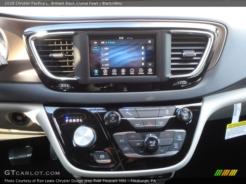 Brilliant Black Crystal Pearl / Black/Alloy 2018 Chrysler Pacifica L
