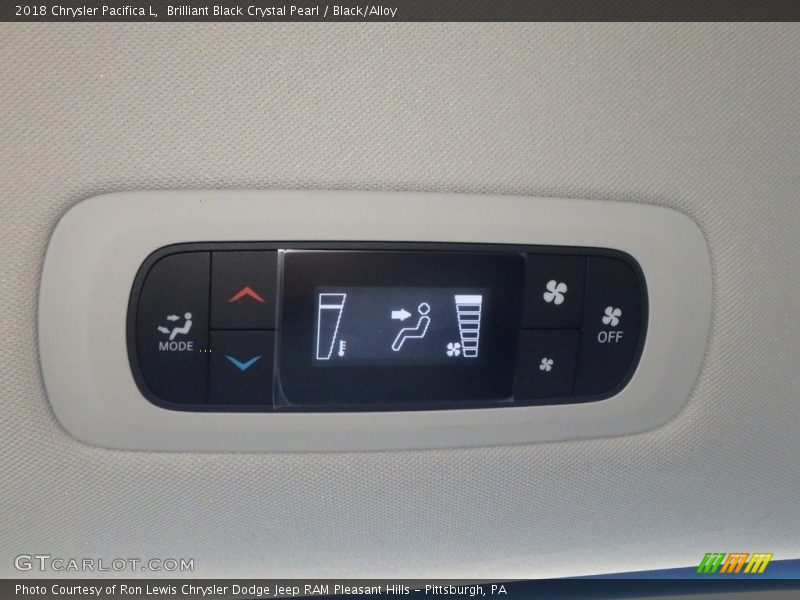 Brilliant Black Crystal Pearl / Black/Alloy 2018 Chrysler Pacifica L