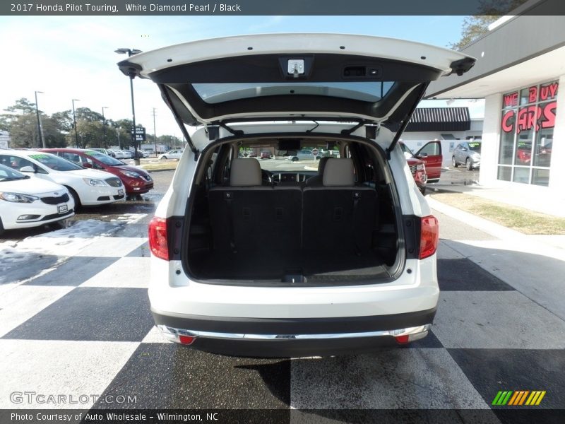 White Diamond Pearl / Black 2017 Honda Pilot Touring