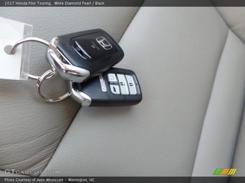 White Diamond Pearl / Black 2017 Honda Pilot Touring