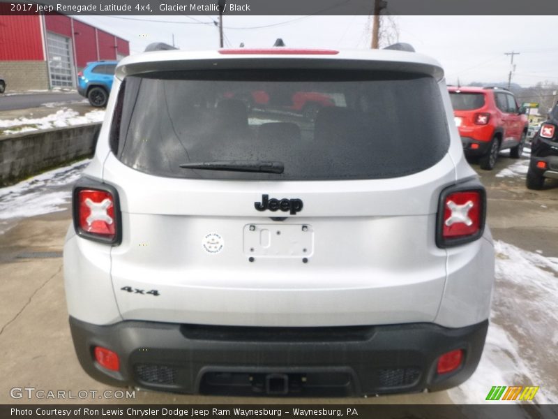 Glacier Metallic / Black 2017 Jeep Renegade Latitude 4x4