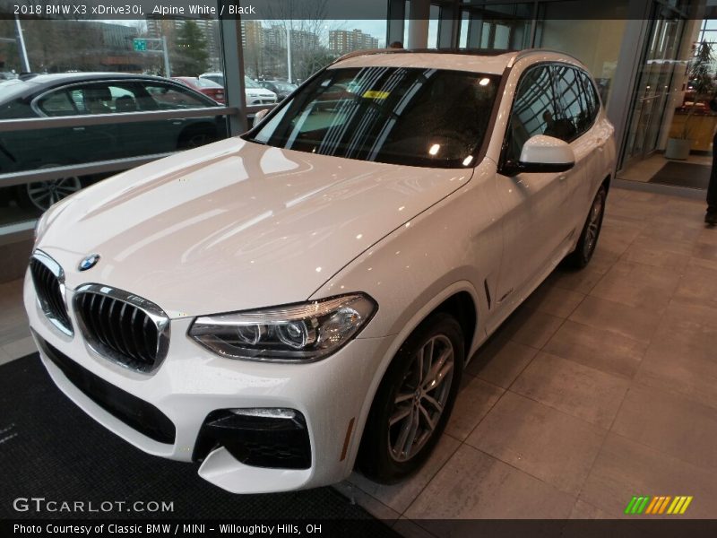 Alpine White / Black 2018 BMW X3 xDrive30i