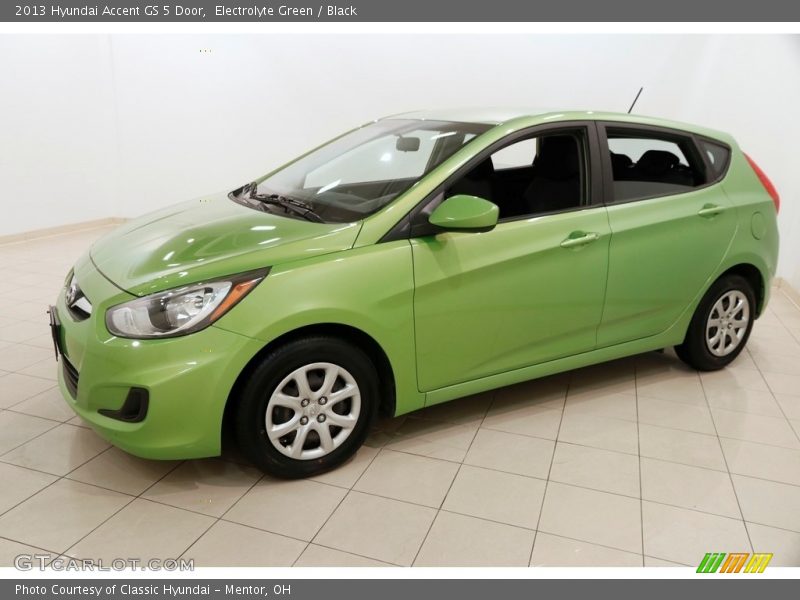 Electrolyte Green / Black 2013 Hyundai Accent GS 5 Door