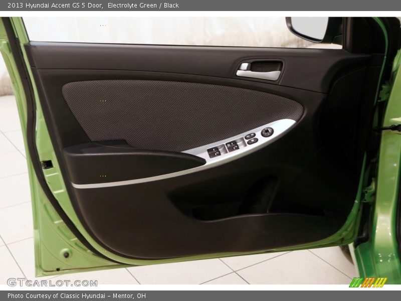 Electrolyte Green / Black 2013 Hyundai Accent GS 5 Door