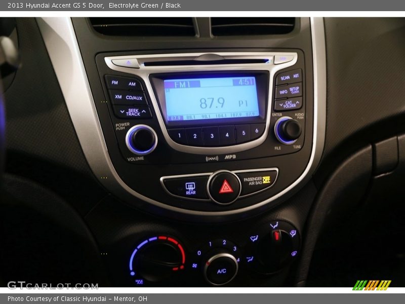 Electrolyte Green / Black 2013 Hyundai Accent GS 5 Door