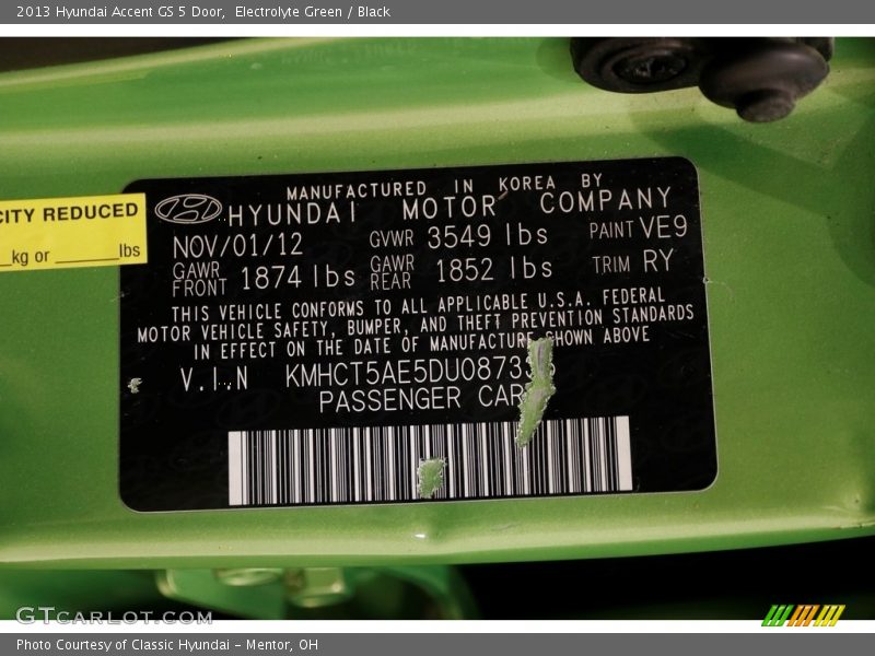Electrolyte Green / Black 2013 Hyundai Accent GS 5 Door